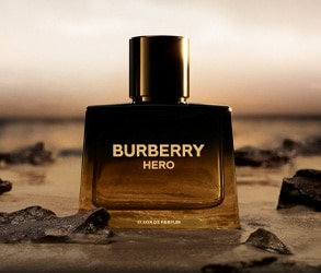 Burberry Hero Eau de Parfum – ikonický flakon s dřevitým charakterem.
