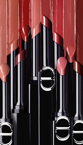 Luxusní rtěnky v odstínech růžové a červené – elegantní balení ideální pro online nákup kosmetiky.