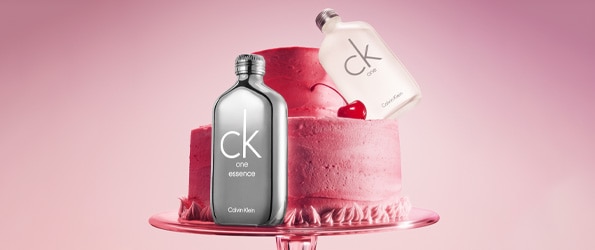 Parfémy Calvin Klein CK One a CK One Essence na růžovém dortu – stylové vůně ideální jako luxusní dárek.