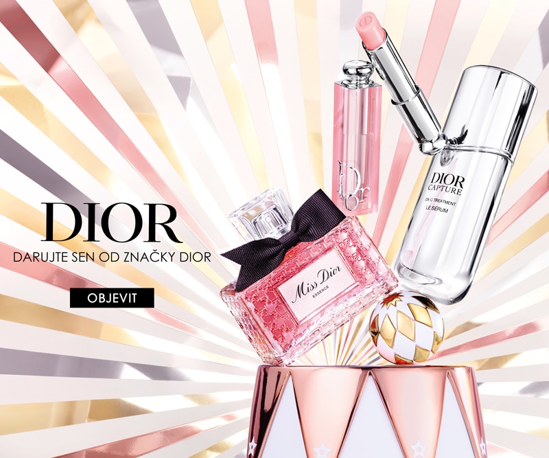 Luxusní kosmetika Dior – parfém Miss Dior, rtěnka a pleťové sérum Dior Capture na elegantním vánočním pozadí.