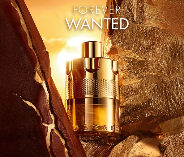 Azzaro Forever Wanted – luxusní pánský parfém v zlatém flakonu na pozadí zlatých textur a slunečního světla