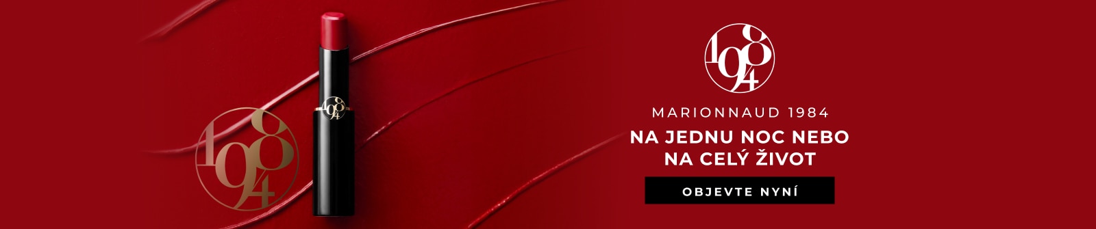 2026MCE0261-PLP_DT_1600x335-MCZ.jpg Červená rtěnka Marionnaud 1984 na elegantním červeném pozadí.