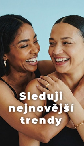 Dvě osoby objímající se, lifestylová fotografie pro moderní trendy