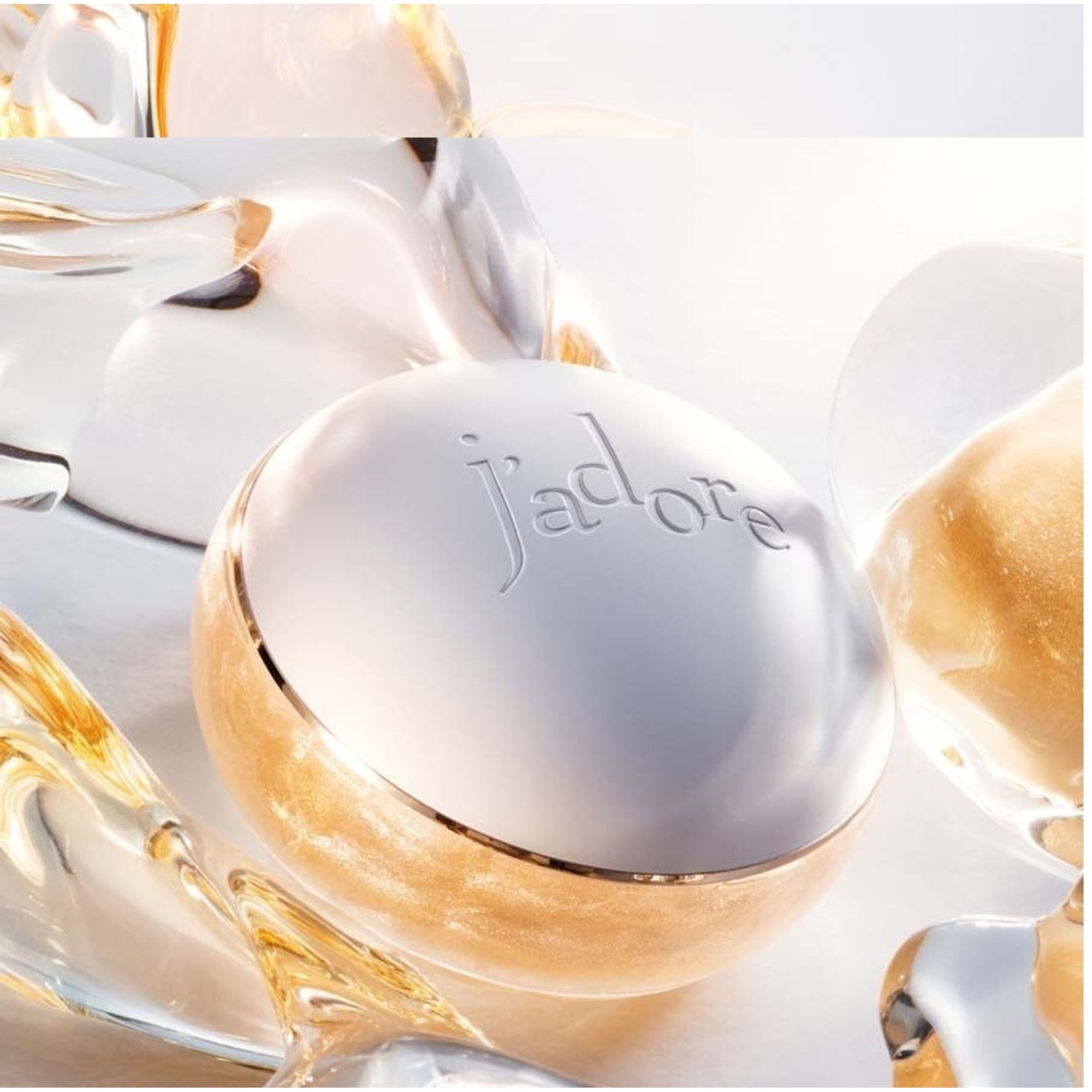 Parfemovaný třpytivý tělový peeling