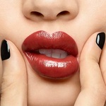  Yves Saint Laurent ROUGE VOLUPTÉ SHINE Krémová rtěnka  3 of 3 Krémová rtěnka