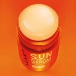 25 G Nuxe SUN Ochranné sérum v tyčince pro lokální použití s velmi vysokou ochranou SPF50+  3 of 3 Ochranné sérum v tyčince pro lokální použití s velmi vysokou ochranou SPF50+