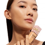  Yves Saint Laurent ALL HOURS GLOW FOUNDATION Dlouhotrvající rozjasňující make-up  4 of 5 Dlouhotrvající rozjasňující make-up