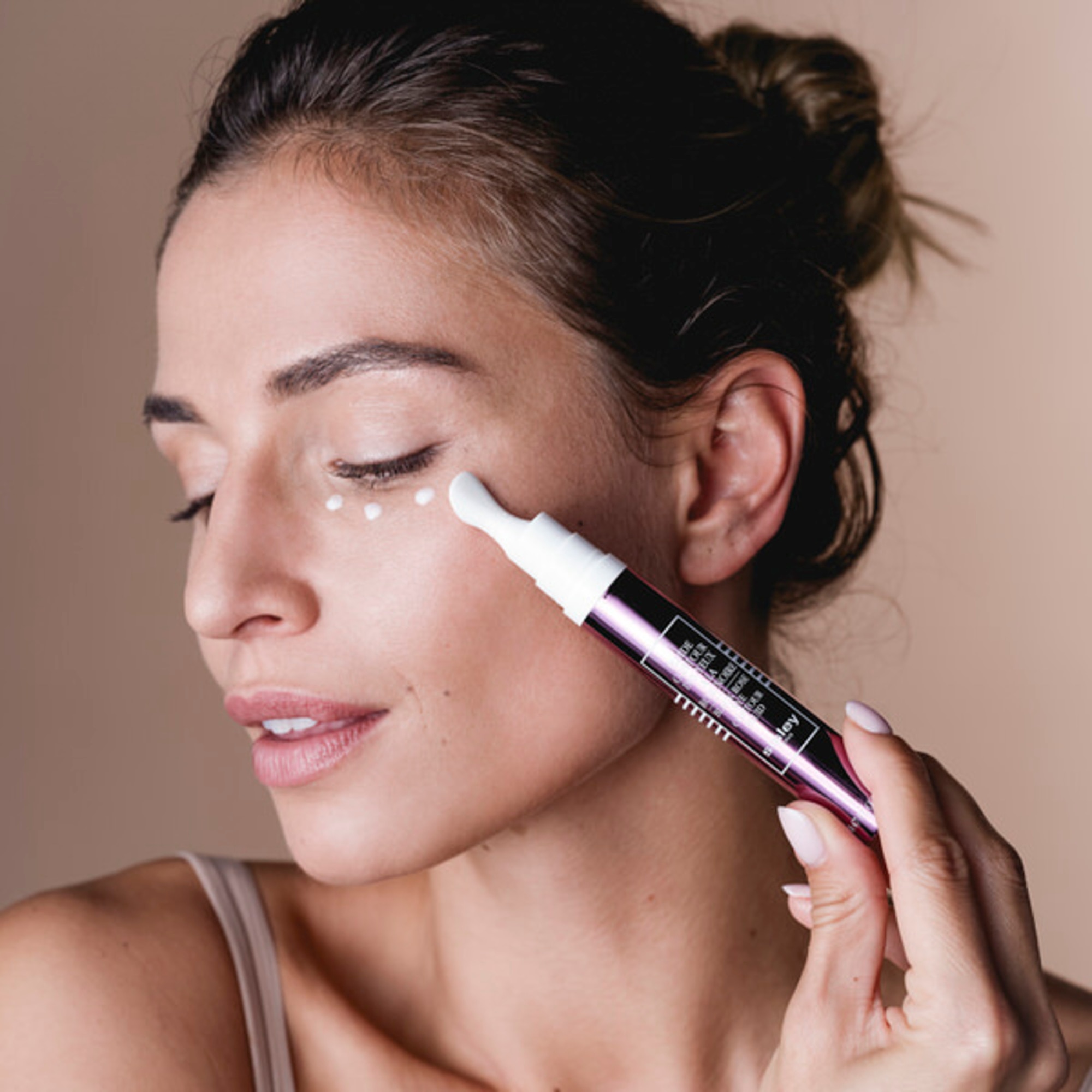 Revitalizační fluid na oční okolí