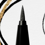 Sisley LIGNE NOIRE EYELINER DEEP BLACK Dlouhotrvající bohatě pigmentované, revitalizující a posilující oční linky 5 of 5 Dlouhotrvající bohatě pigmentované, revitalizující a posilující oční linky