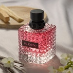 30 ML VALENTINO DONNA BORN IN ROMA Parfémovaná voda pro ženy  4 of 6 Parfémovaná voda pro ženy