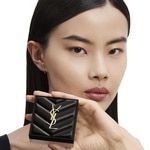 Yves Saint Laurent ALL HOURS HYPER LOOSE Sypký pudr fixující make-up 5 of 5 Sypký pudr fixující make-up