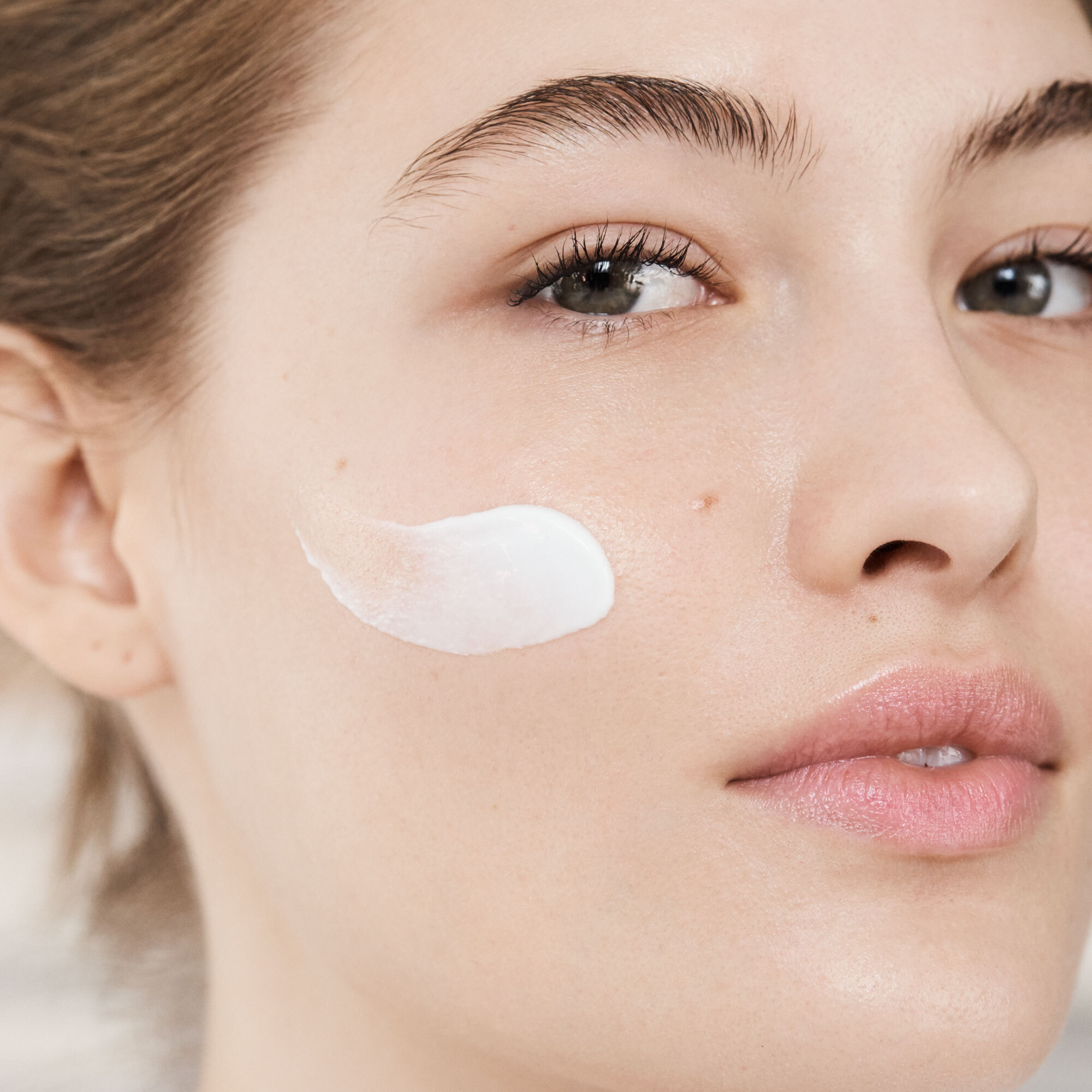 30 ML Estée Lauder DAYWEAR MULTI-PROTECTION ANTI-OXIDANT 24H-MOISTURE CREME SPF 15 Hydratační krém  1 of 6 