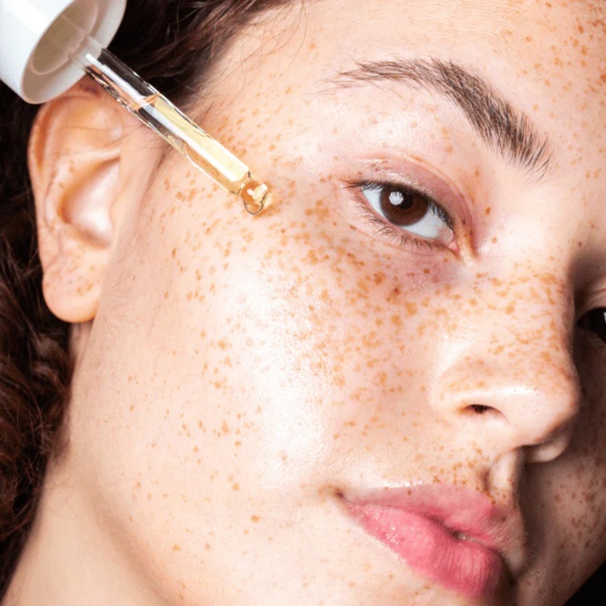 Rozjasňující sérum