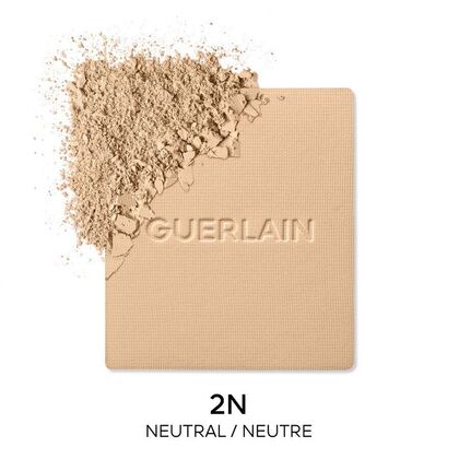 Zdokonalující kompaktní matný make-up