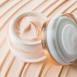 Sisley SISLEŸA L'INTEGRAL RICH Bezolejnatý make-up s dlouhou výdrží 4 of 8 Bezolejnatý make-up s dlouhou výdrží