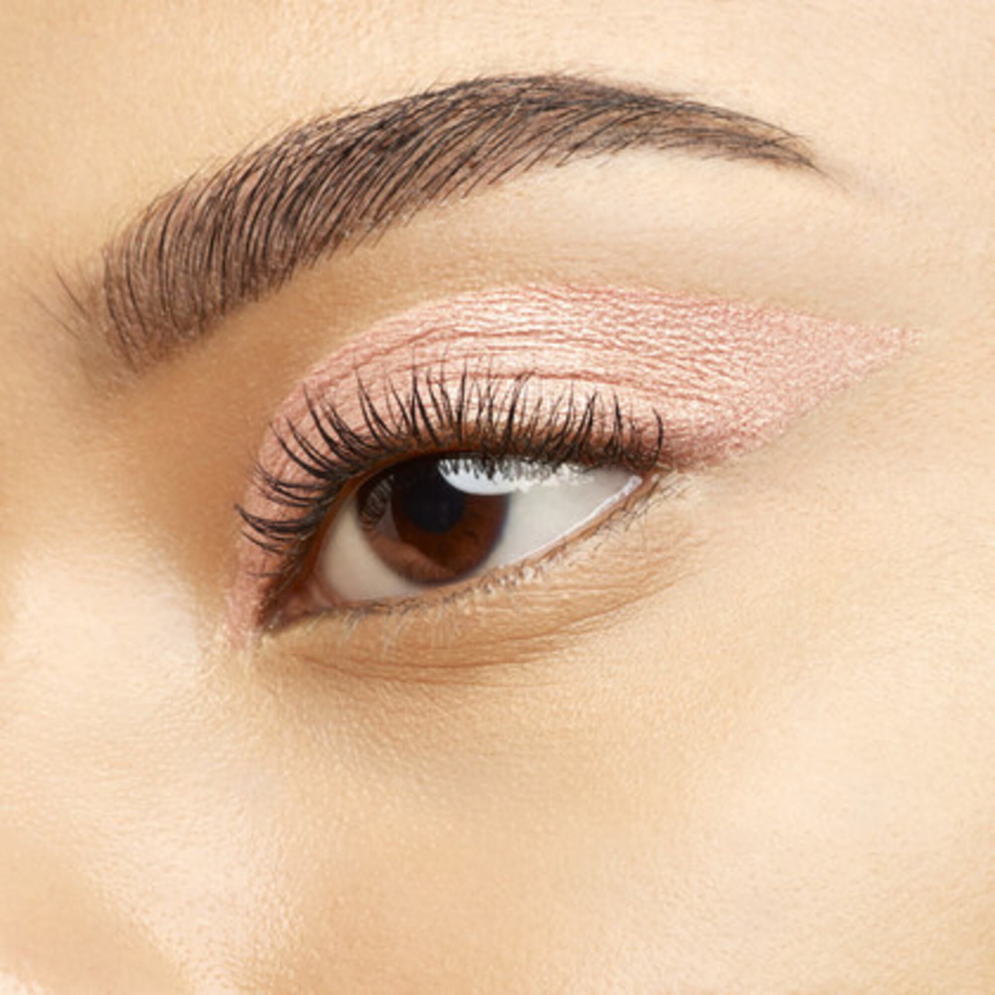 Saténové oční stíny