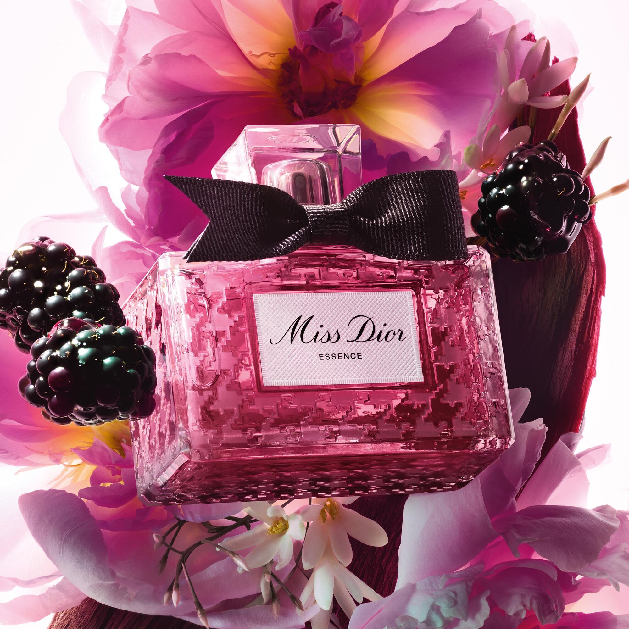 80 ML Dior MISS DIOR ESSENCE DE PARFUM Parfémovaná voda 1 of 5