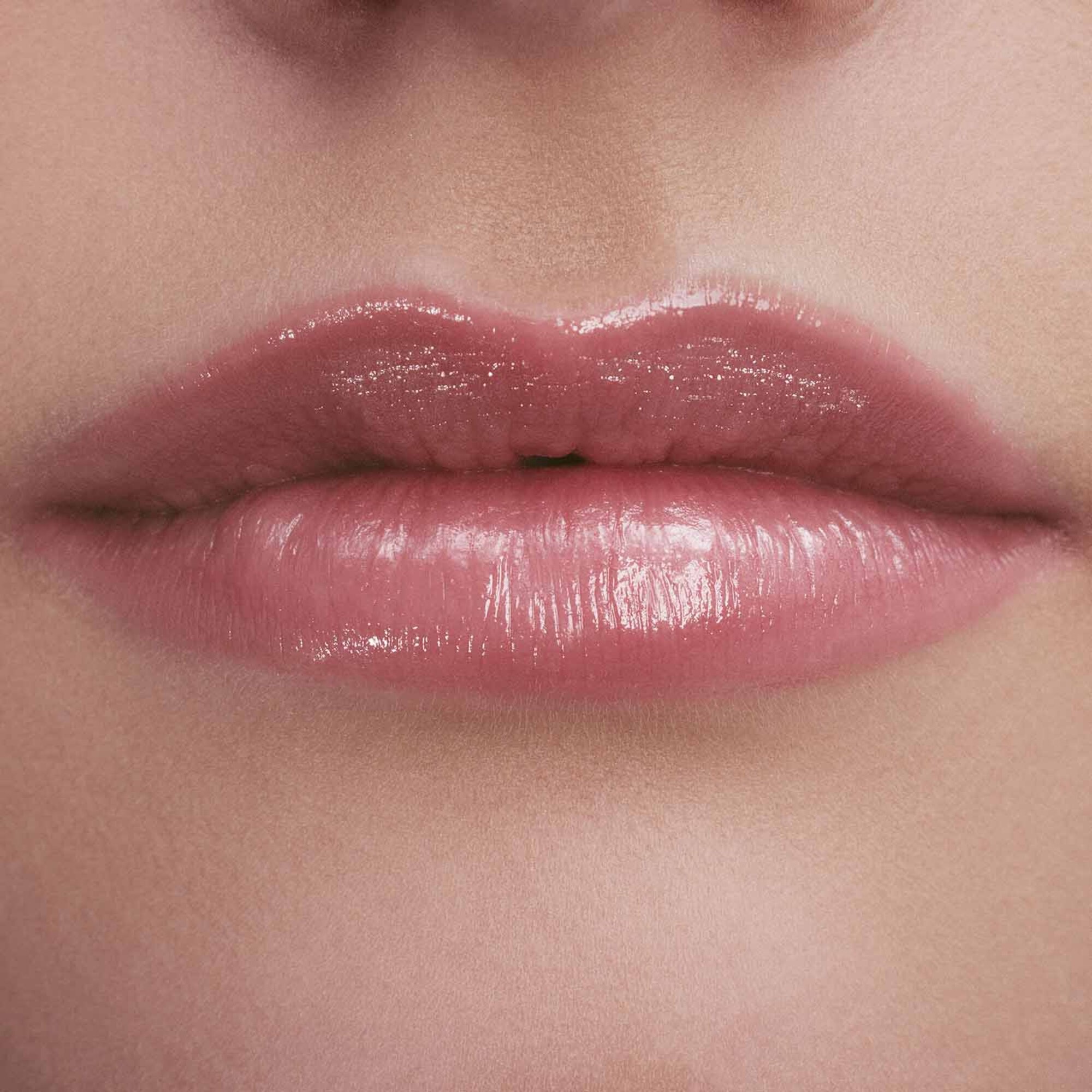 Yves Saint Laurent LOVESHINE Lesklá rtěnka 1 of 3