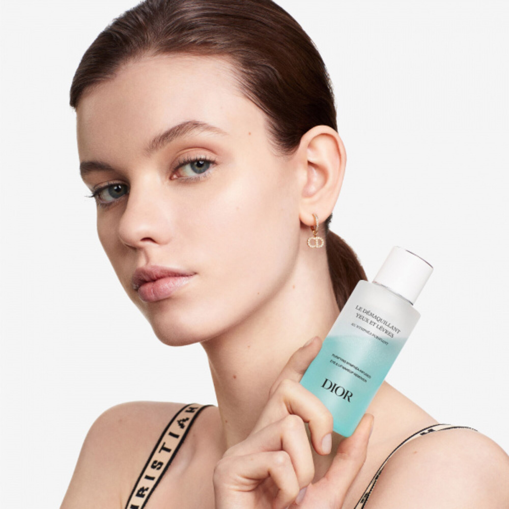 Dvoufázový odličovač s čisticím extraktem z leknínu