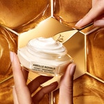 50 ML GUERLAIN ABEILLE ROYALE HONEY TREATMENT RICH CREAM REFILL Náplň bohatého vyživujícího krému 2 of 5 Náplň bohatého vyživujícího krému