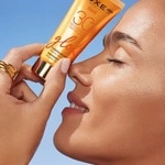 40 ML Nuxe SUN Třpytivý rozjasňující ochranný fluid na tvář s vysokou ochranou SPF 30 3 of 3 Třpytivý rozjasňující ochranný fluid na tvář s vysokou ochranou SPF 30
