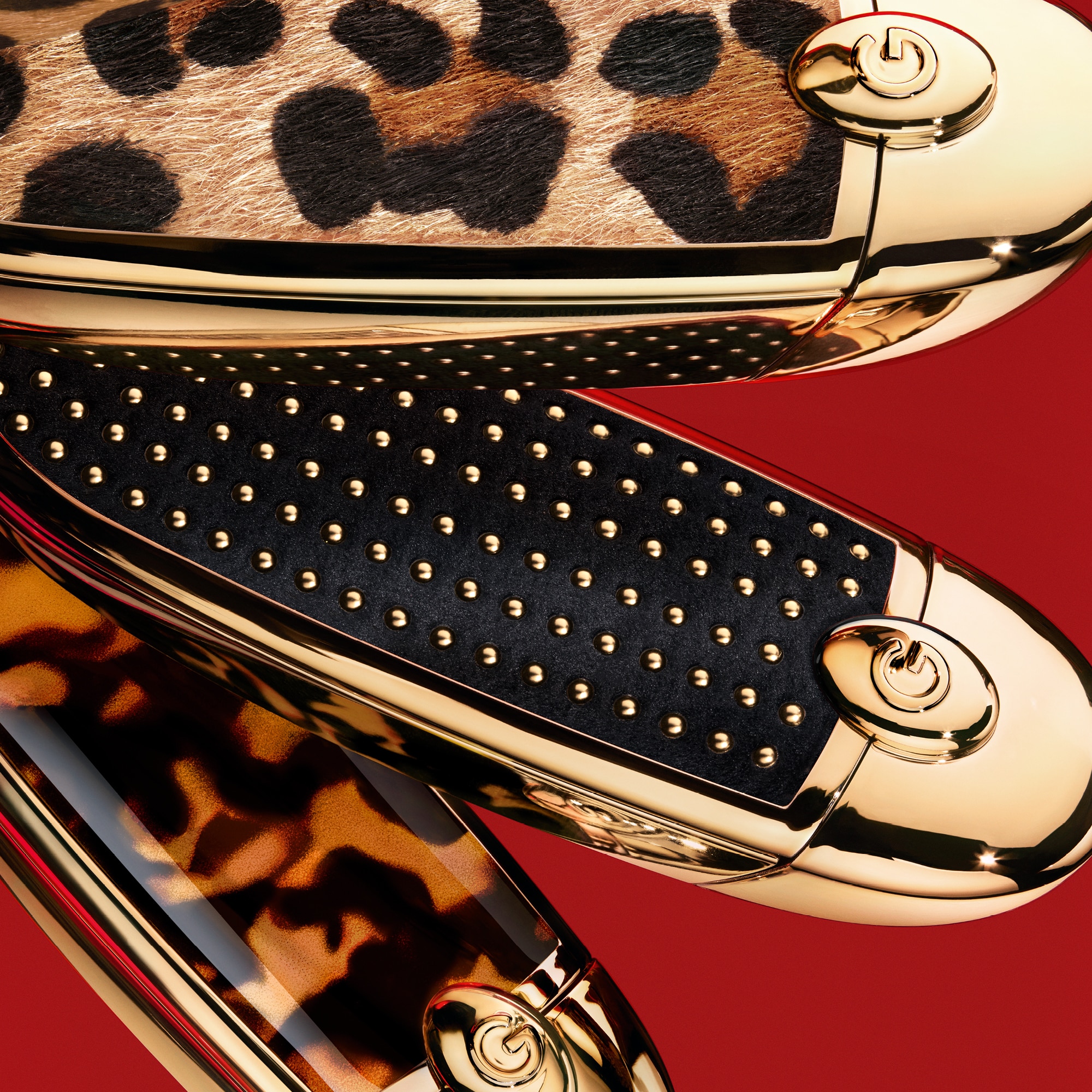 Pouzdro s dvojitýn zrcátkem