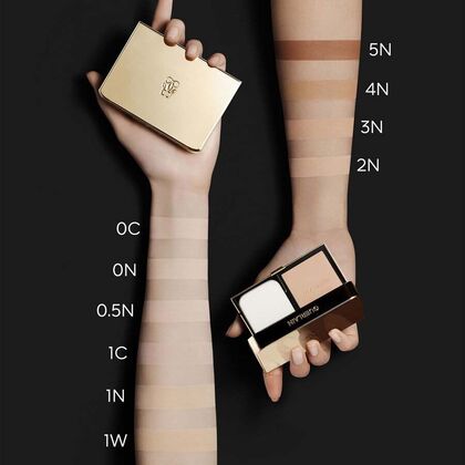 GUERLAIN PARURE GOLD SKIN CONTROL Zdokonalující kompaktní matný make-up 1 of 3