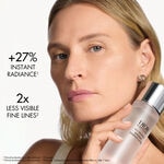 175 ML Dior DIOR CAPTURE INTENSIVE ESSENCE LOTION Pleťová esence 2 of 7 Pleťová esence
