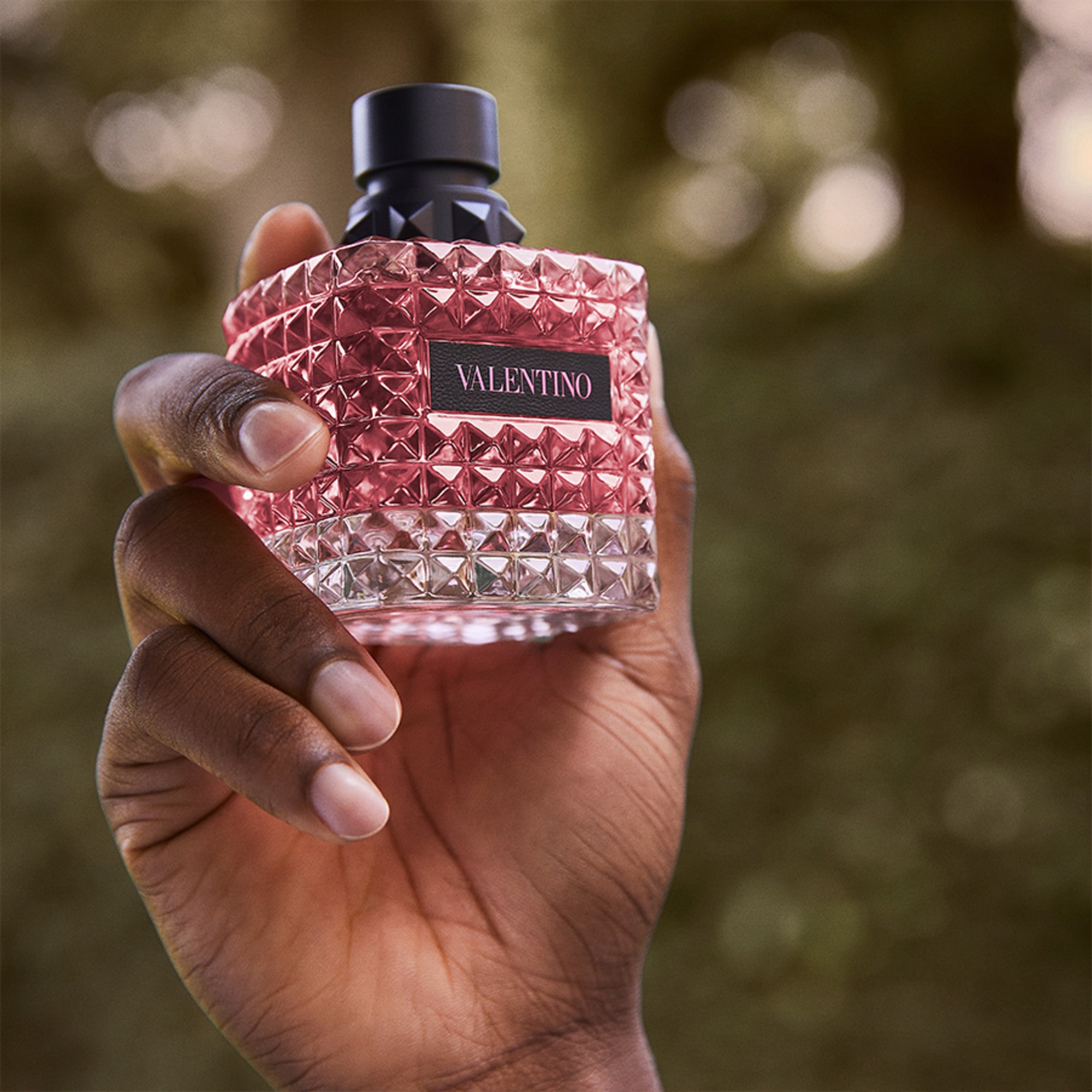 100 ML VALENTINO DONNA BORN IN ROMA Parfémovaná voda pro ženy  1 of 7 