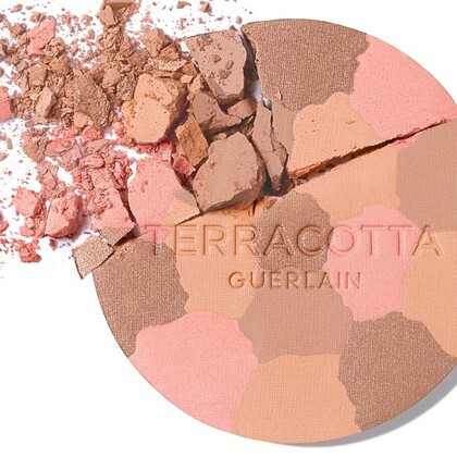 Bronzer s ultra lehkou texturou