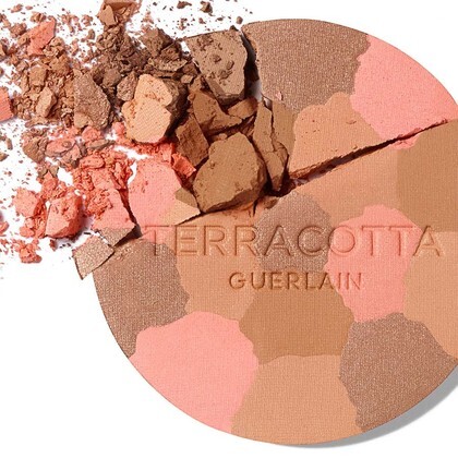 Bronzer s ultra lehkou texturou