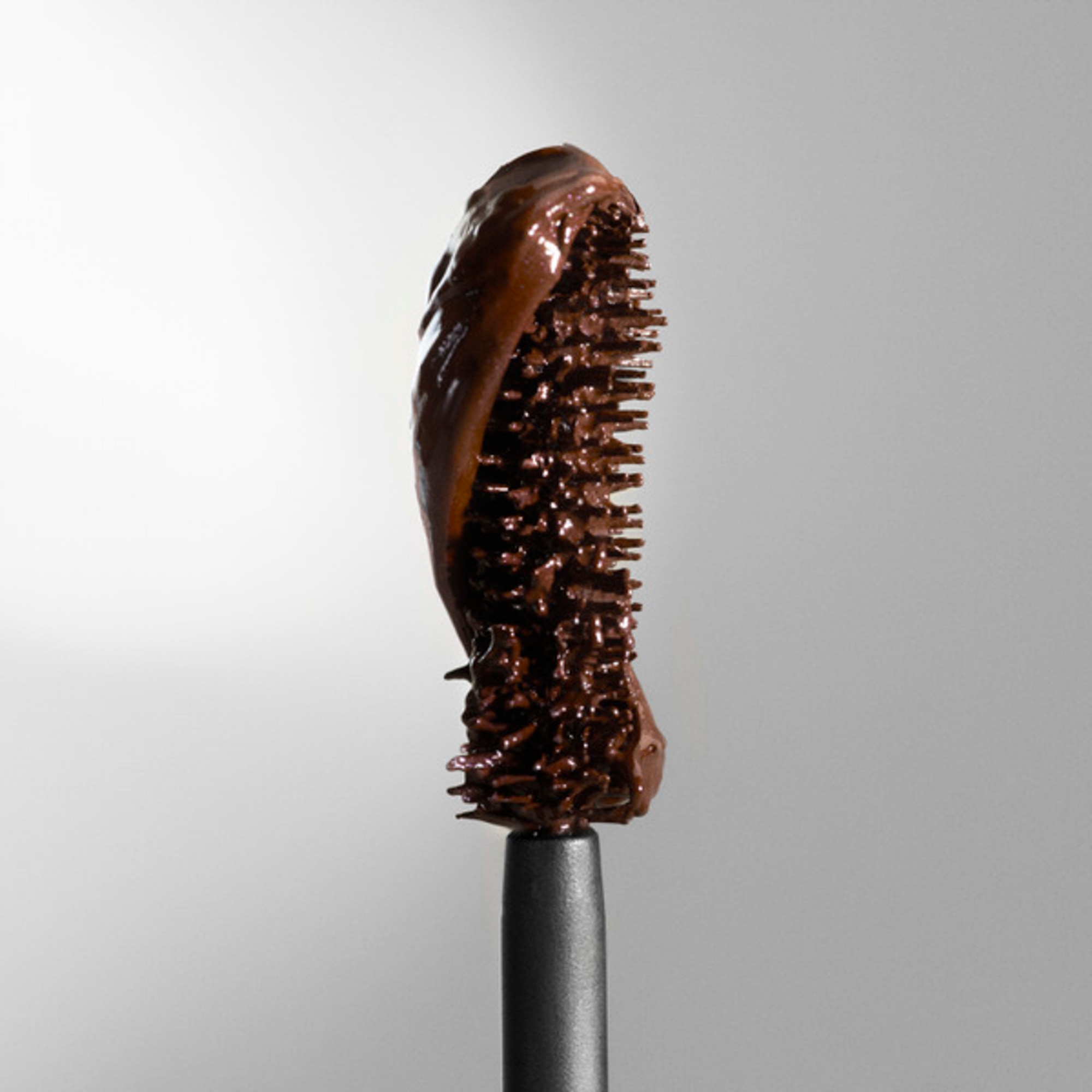 Revitalizační a posilující řasenka pro zvětšení objemu řas