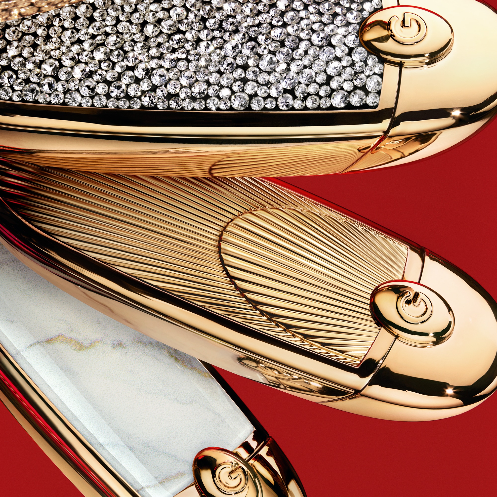 Pouzdro s dvojitýn zrcátkem