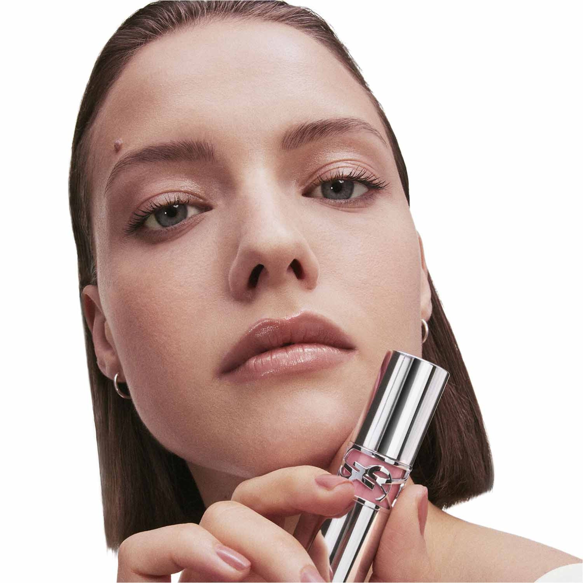 Yves Saint Laurent LOVESHINE Lesklá rtěnka 1 of 3